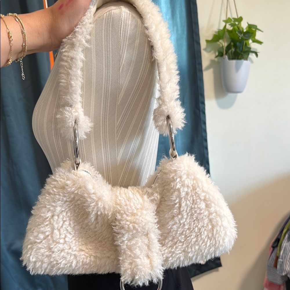 Y2K Elegant Cream Faux Fur Shoulder Bag